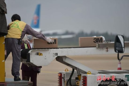 十大外围足球平台app:冠军联赛-C罗凌空抽射尤文图斯最终乌龙1-2逆转曼联本泽马双环皇马5-0(图1) 十大外围足球大平台