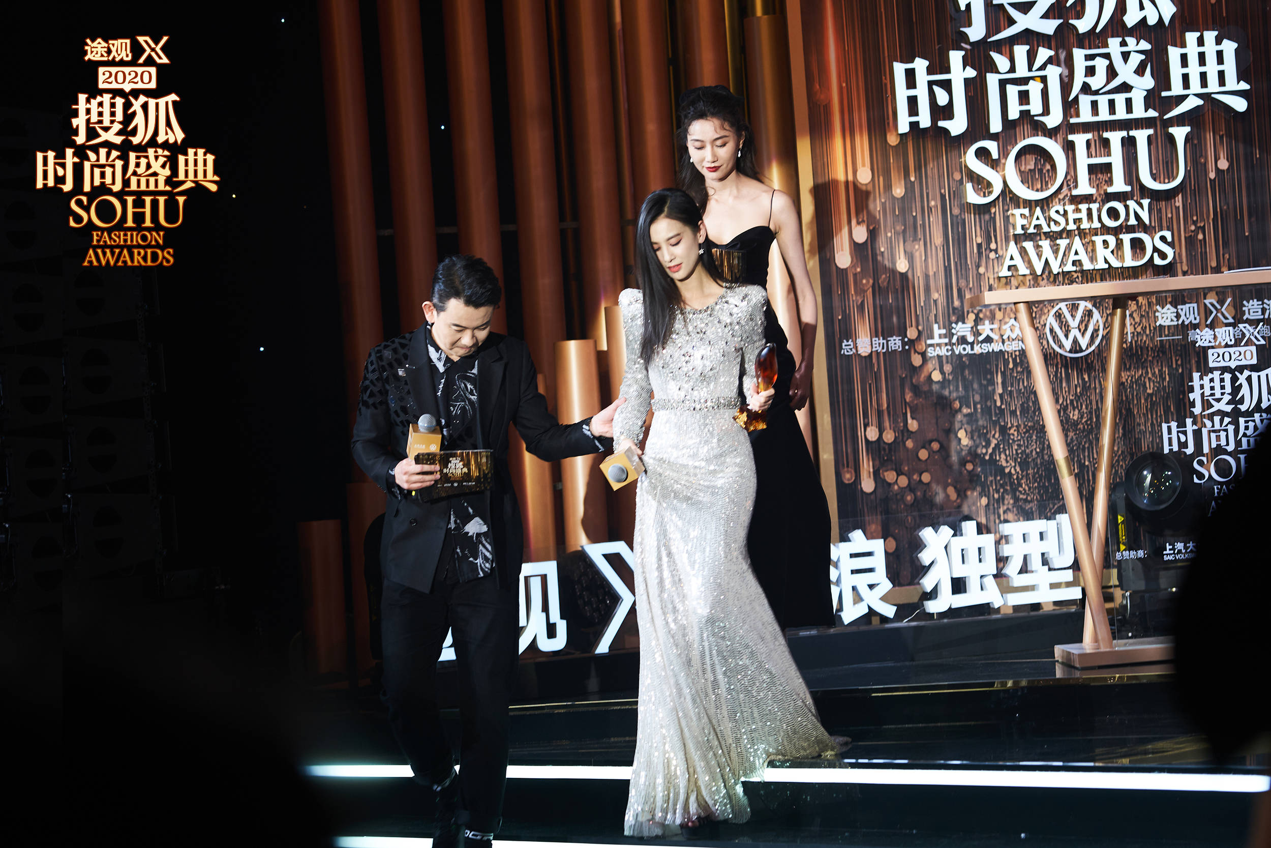 ‘十大外围足球平台app手机版’
2020搜狐时尚盛典 黄圣依、杜淳获得“年度综艺明星”(图2)